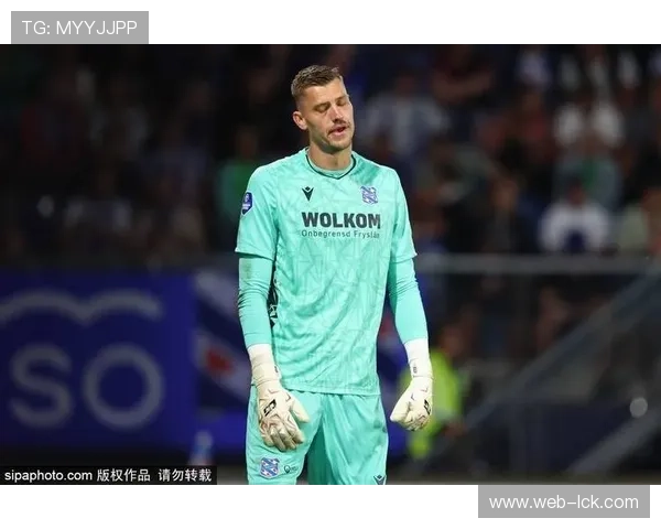 拉门斯表现稳定获认可成功坐稳曼联主力门将位置 拉门斯表现稳定获认可成功坐稳曼联主力门将位置